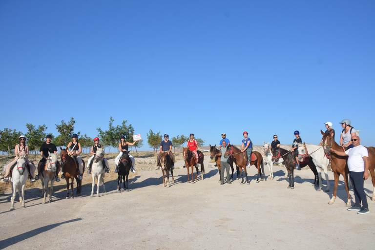 Kapadocja: przejażdżka konna po Dolinie MiłościCappadocia: Love Valley Horseback Riding Tour
