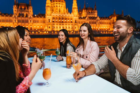 Budapest: Crociera serale e cena con drink di benvenutoNuovo menù vegetariano