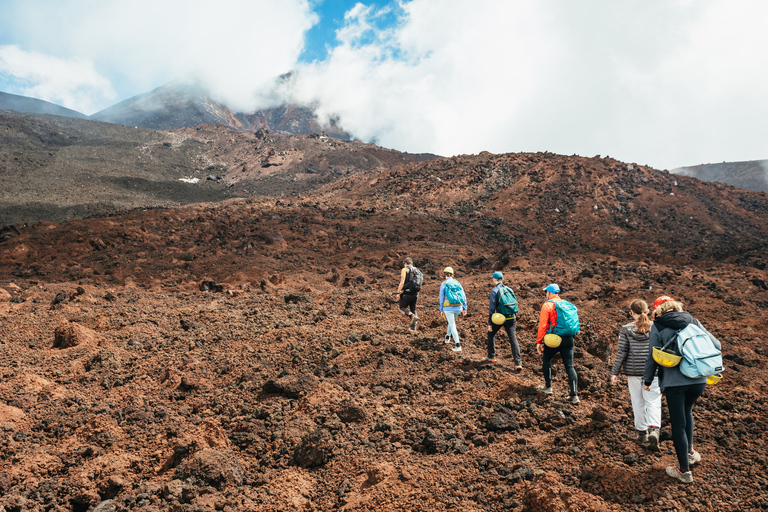 Monte Etna: senderismo guiado por la cima y el cráterMonte Etna: recorrido guiado por la cima y el cráter