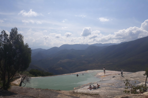 Hierve el Agua at night: Zapotec astronomical legacy of the Tlacolula Valley Boil the water at night: Zapotec astronomical legacy of the Tlacolula Valley