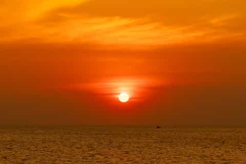 Red River Tours - Enjoying Sunset & Night Squid Fishing - Image 3