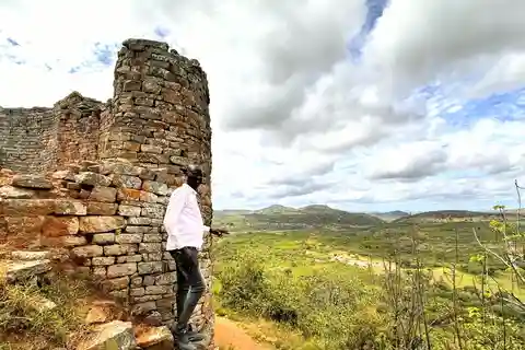 Great Zimbabwe: The World's View Historical Site !!