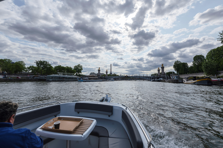 Paris: Private Seine River Cruise Paris: Private Seine River Cruise with Guide
