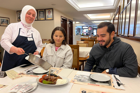 Istanbul: tour gastronomico guidato di cibo di strada e mercati