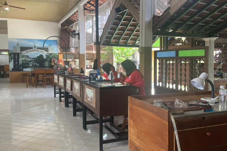 Yogyakarta: o Reino Mataram permanece com o artesanato em prataYogyakarta: Vestígios do Reino Mataram com exposição de prata