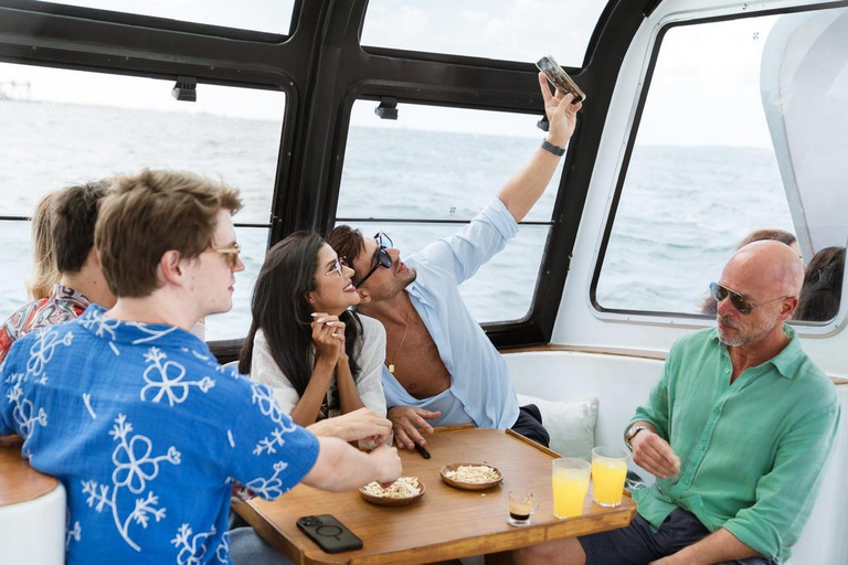 Lisbon – Sangria Social Premium Boat Experience Lisbon: Sangria Vibe Premium Boat Experience
