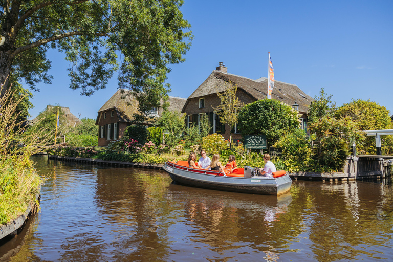 From Amsterdam: Giethoorn Day Trip with Self-Drive Boat Tour