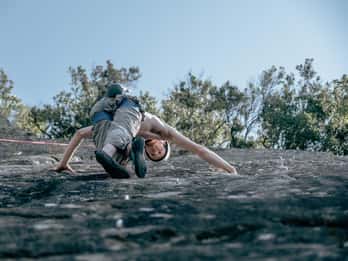 Giornata di arrampicata in falesia a Punta Baffe vicino a Sestri Levante