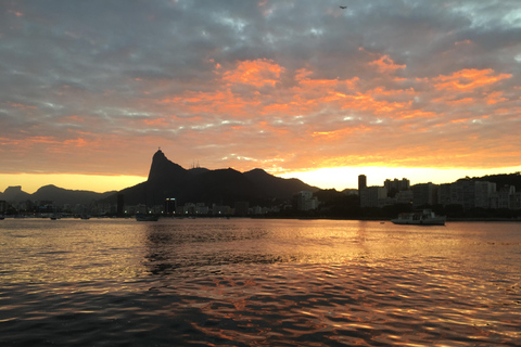 Rio de Janeiro: Rejs wycieczkowy o zachodzie słońca z toastem Heinekena