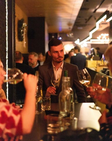 Budapest: Exclusive Wine Tasting with Tapas at DiVino Bar