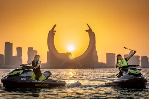 Doha: Mit dem Jet Ski zur Skyline mit Blick auf Katara und Pearl Qatar