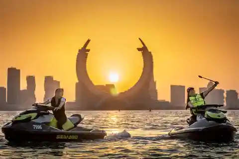 Doha: Mit dem Jet Ski zur Skyline mit Blick auf Katara und Pearl Qatar