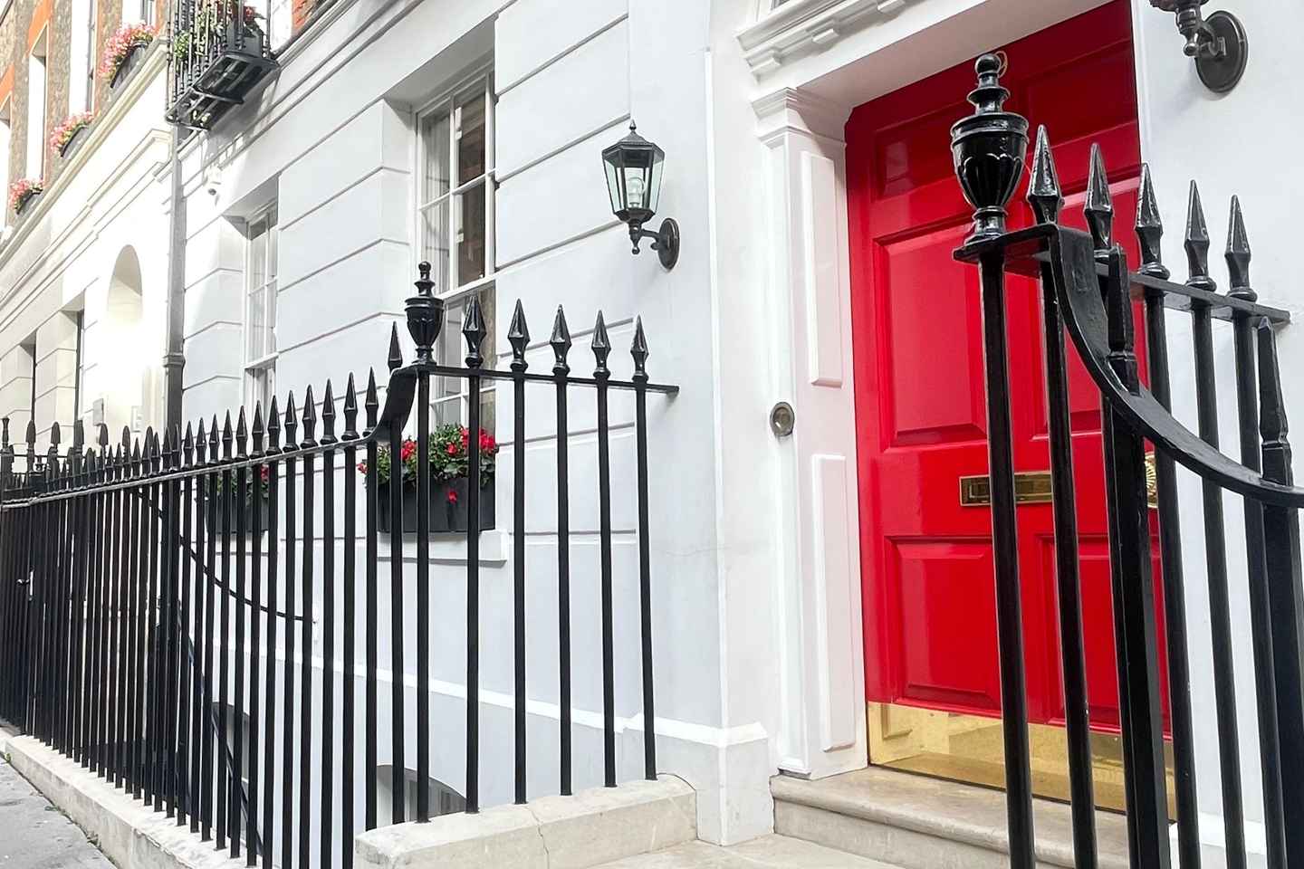 London: Charles Dickens Walking Tour for Small Groups - London: Charles Dickens Walking Tour