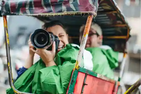 Old & New Delhi: Private Guided City Tour by Car with Snacks