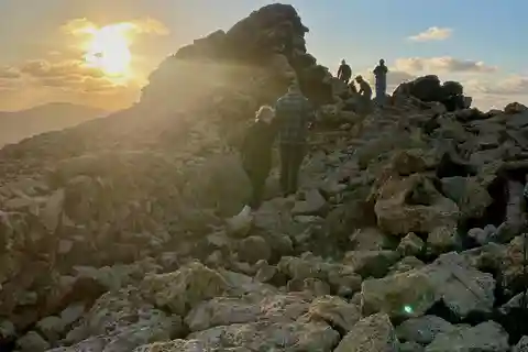 Fuerteventura: Puesta de Sol en el Volcán hasta la Salida de la Luna - Paseo Lunar