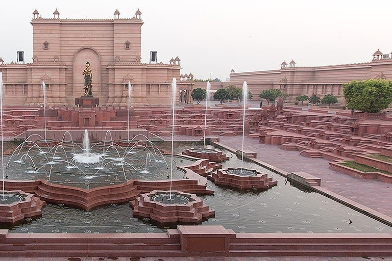 Nueva Delhi: Visita a la Exposición Akshardham, Espectáculo de Luz y AguaTransporte y guía