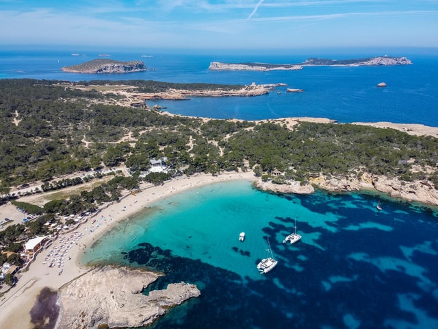 From Sant Antoni: round trip by boat to Cala Conta or Cala Bassa