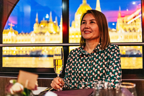 Budapest : Dîner-croisière avec opérette et spectacle folkloriqueDîner à 4 plats