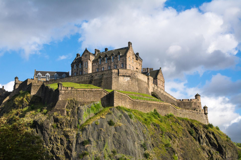 Greyfriars Kirkyard and Edinburgh Castle Private Guided Tour 5-hour: Greyfriars Kirkyard, Edinburgh Castle & Transport