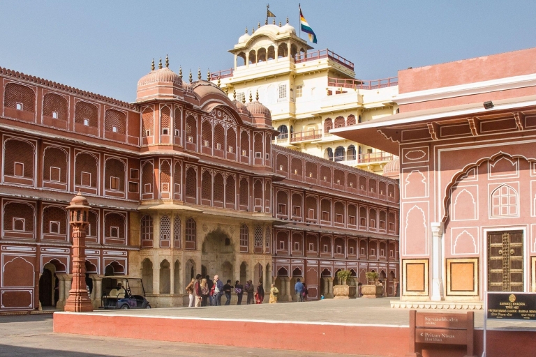 Jaipur City Highlight Tour am selben Tag von Neu-Delhi mit dem AutoAI- Auto, Reiseführer, Mittagessen und Eintrittskarten für Denkmäler.