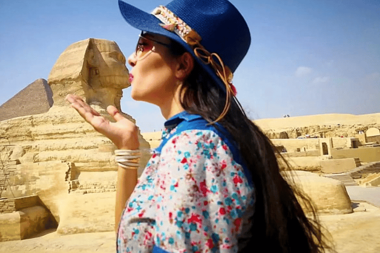 Pyramides, Sakkara et Memphis - Visite privée avec déjeunerVisite privée avec guide, transfert et déjeuner, à l&#039;exclusion des droits d&#039;entrée.