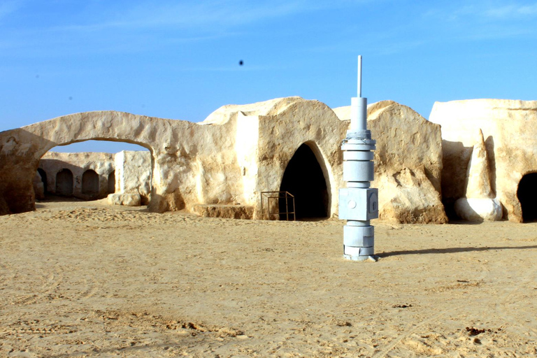 Vanuit Djerba: 2Daagse tour naar Tozeur, de bergoase matmata