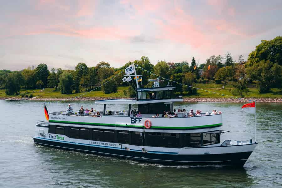 Panoramafahrt zwischen Bonn und Königswinter (Siebengebirge). Foto: GetYourGuide Panoramafahrt zwischen Bonn und Königswinter (Siebengebirge). Foto: GetYourGuide