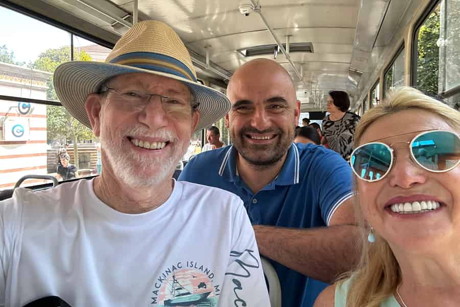 Sofia: 5-Stop-Food & Culture Tour mit der Tram aus der kommunistischen Ära. Foto: GetYourGuide Sofia: 5-Stop-Food & Culture Tour mit der Tram aus der kommunistischen Ära. Foto: GetYourGuide