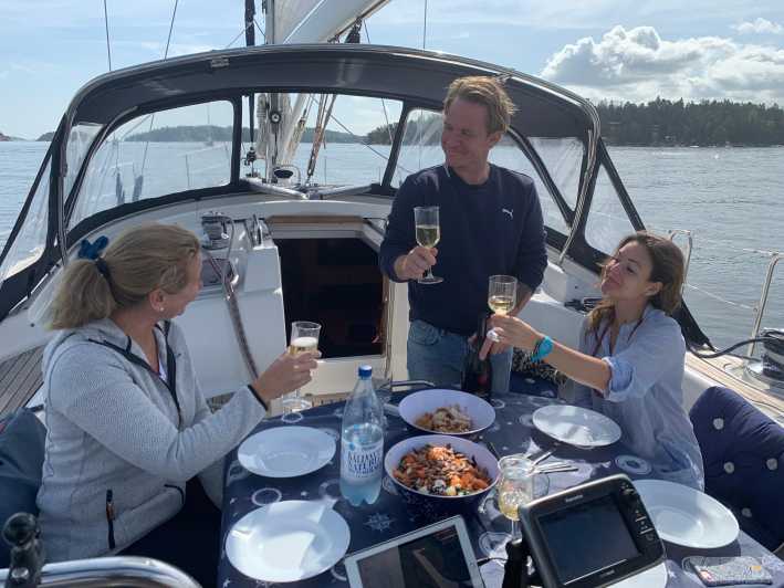 Vivi l'esperienza di navigare nell'arcipelago mozzafiato di Stoccolma VIP