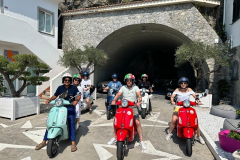 Depuis Ravello ou Salerne : Tour de la côte amalfitaine en Vespa avec arrêts