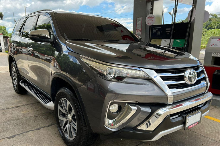 Lima: Private Airport Transfer in Luxury SUV