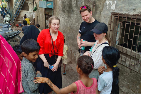 Private DhobiGhat Laundry & Slum Tour by a Local with Pickup