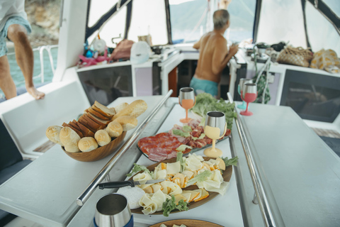 Parc Tayrona et les Caraïbes en voilier privé depuis Santa Marta, toute la journéeParc Tayrona et les Caraïbes en voilier privé au départ de Santa Marta, journée complète