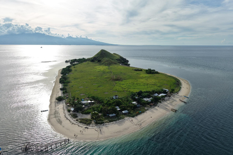 Lombok to Komodo 4D3N Sailing Adventure Gili Room: Queen bed + 2x Single bunkbed