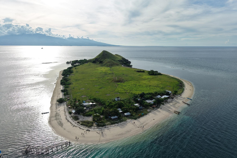 Lombok to Komodo 4D3N Sailing Adventure Gili Room: Queen bed + 2x Single bunkbed