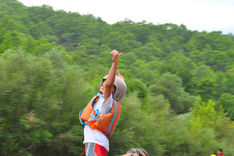 Desde el lateral: Excursión de rafting en el cañón de Köprülü