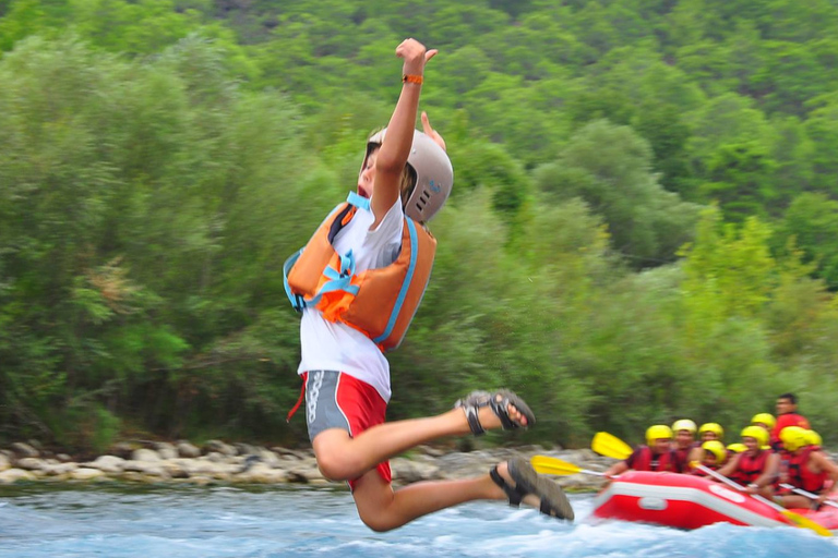 Desde el lateral: Excursión de rafting en el cañón de Köprülü