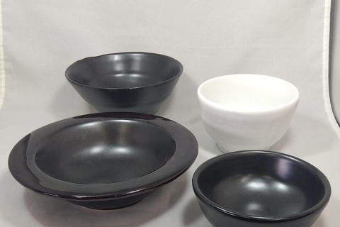 大阪：日本の伝統衣装を着て、電動ろくろで特別な陶芸体験 プレミアムコース