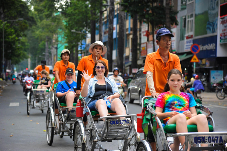 Ho Chi Minh City: Sunset Cyclo and Dinner Cruise Tour Sunset Cyclo and Premium Dinner Cruise