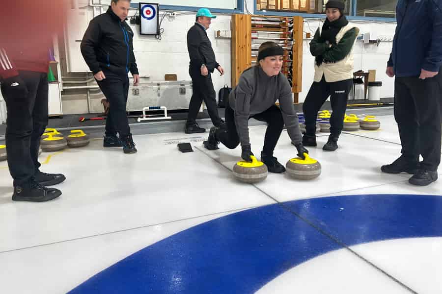 Montreal: Curling-Erlebnis mit Kursleiter und Ausrüstung. Foto: GetYourGuide Montreal: Curling-Erlebnis mit Kursleiter und Ausrüstung. Foto: GetYourGuide