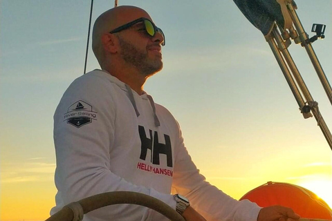 Lisboa:Sunset Sailing Tour at Tagus River with welcome drink