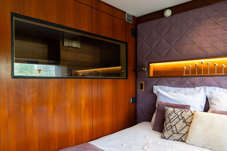 París: Estancia en el Hotel Seine Yacht y espectáculo de Cabaret Latino Paradis