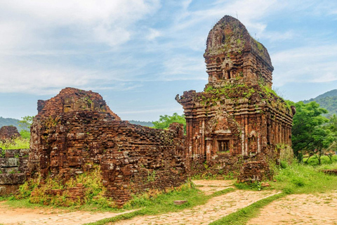 Hoi An do/z Hue przez My Son Sanctuary i Hai Van Pass