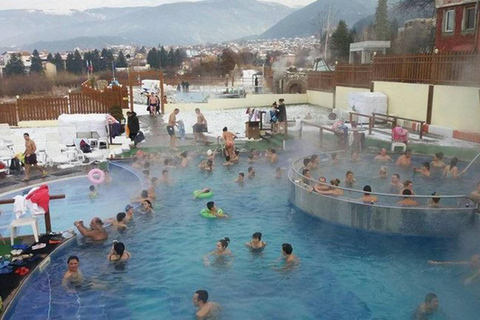 Tour di un giorno: Sciare a Borovets e rilassarsi nelle piscine termali e nella sauna