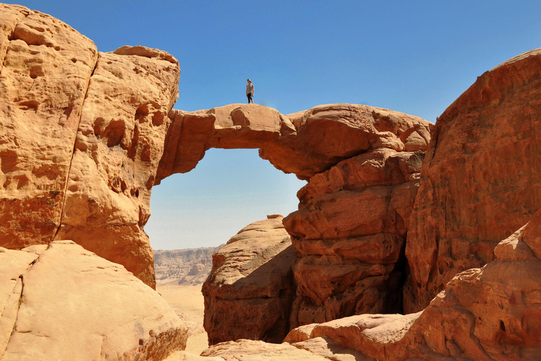 Au départ d'Aqaba et d'Amman : 2 jours de randonnée privée dans le Wadi RumDepuis Aqaba