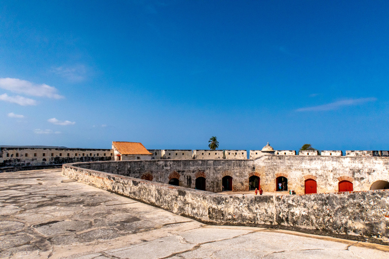 From Cartagena: Visit 5 Islands with snorkeling, beaches and buffet lunch