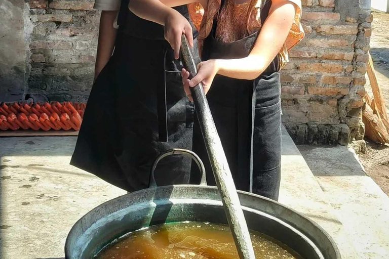Yogyakarta: Javanese Village Tour with Batik & Cooking Class Java Village Tour with Batik & Cooking Class without Ticket