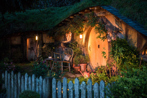 Ab Auckland: Tagestour zum Filmset Hobbiton und RotoruaHobbiton Movie Set &amp; Rotorua Premium Tagestour ab Auckland