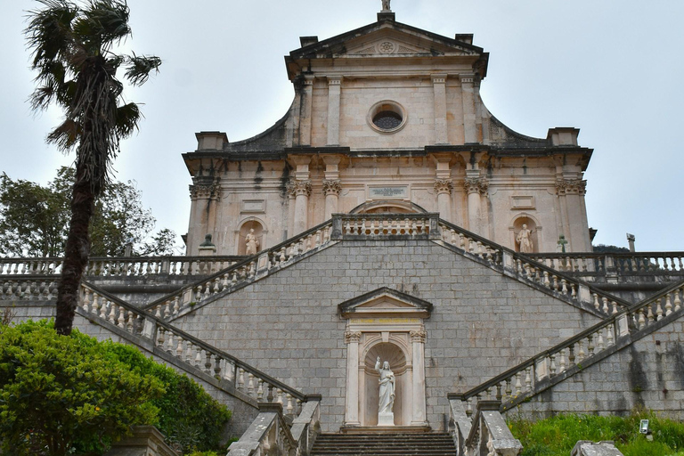 Kotor: Wycieczka elektrycznym samochodem po Zatoce Kotorskiej i TivacieKotor: Wycieczka samochodem elektrycznym po Zatoce Kotor i Tivat