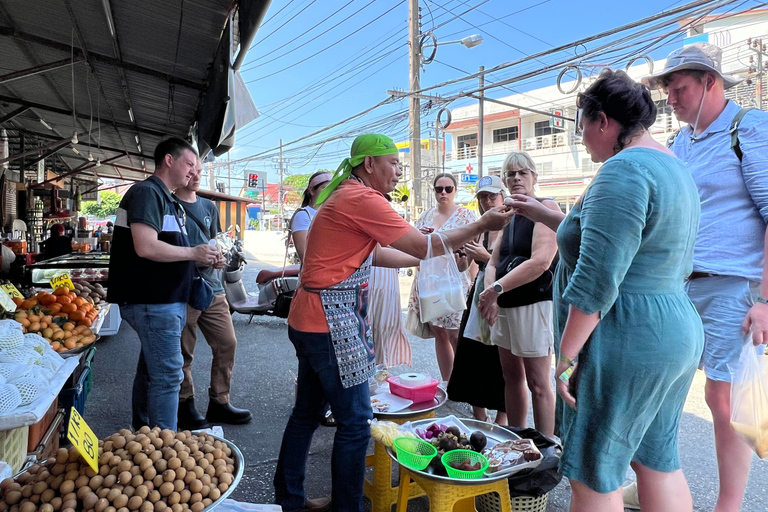 Thailändsk matlagningskurs med marknadsturné trädgårdsturnéThailändsk matlagningskurs med marknadsrundtur och fruktprovning